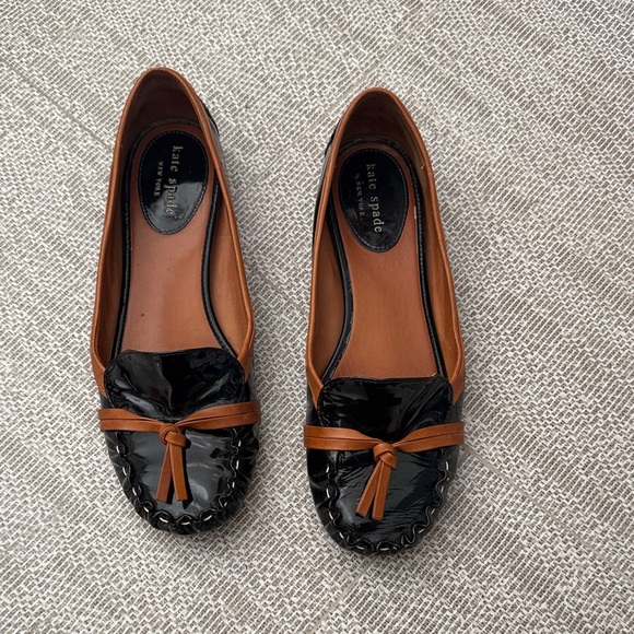 kate spade Shoes - Kate Spade Glossy Black and Tan Loafers size 7.5